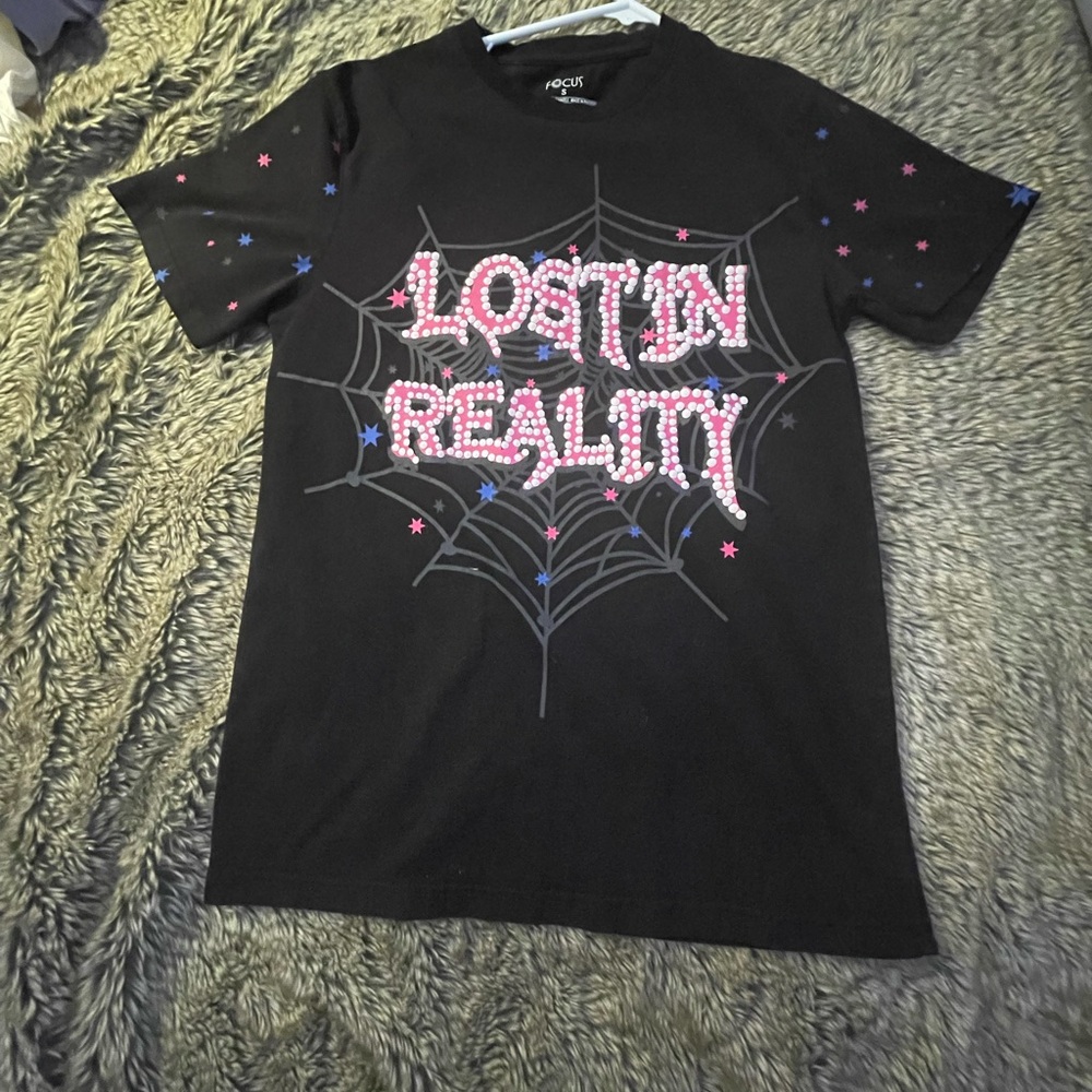 lost in reality tee, textureed tee, size small, new hasnt been used.